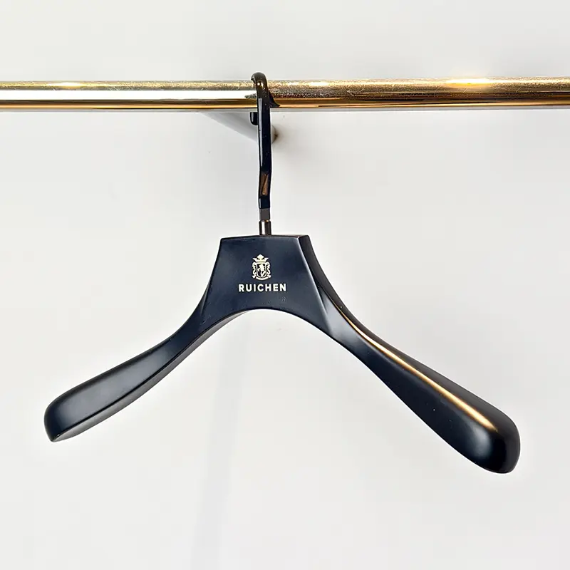 wooden coat trouser clothes hanger - Morshopfitting (6)