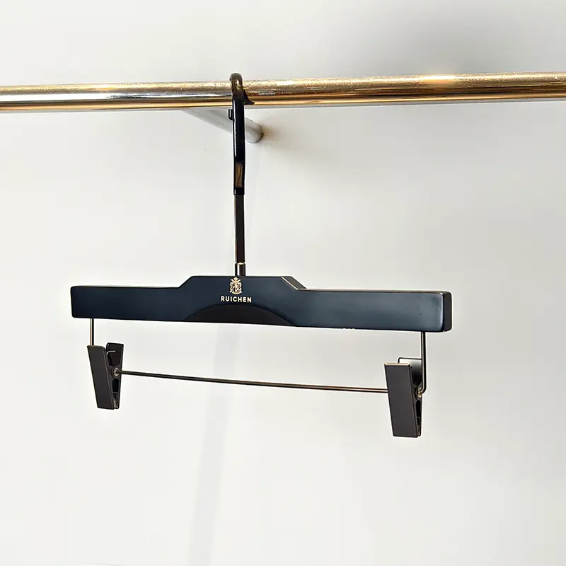 wooden coat trouser clothes hanger - Morshopfitting (8)