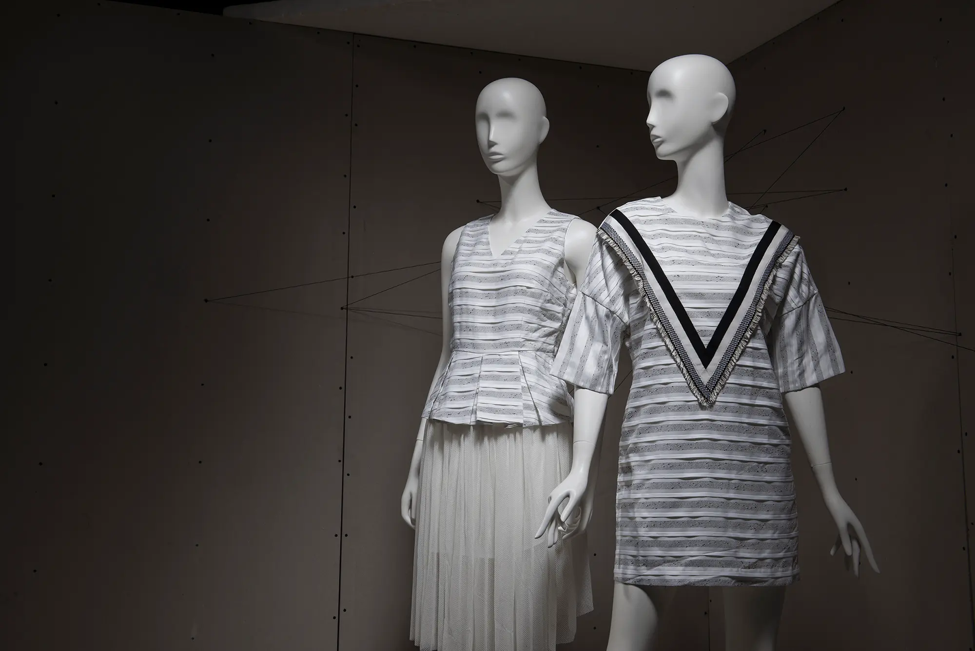 Abstract face standing classic female mannequin combination -Morshopfitting mannequin bulk wholesale factory (3)