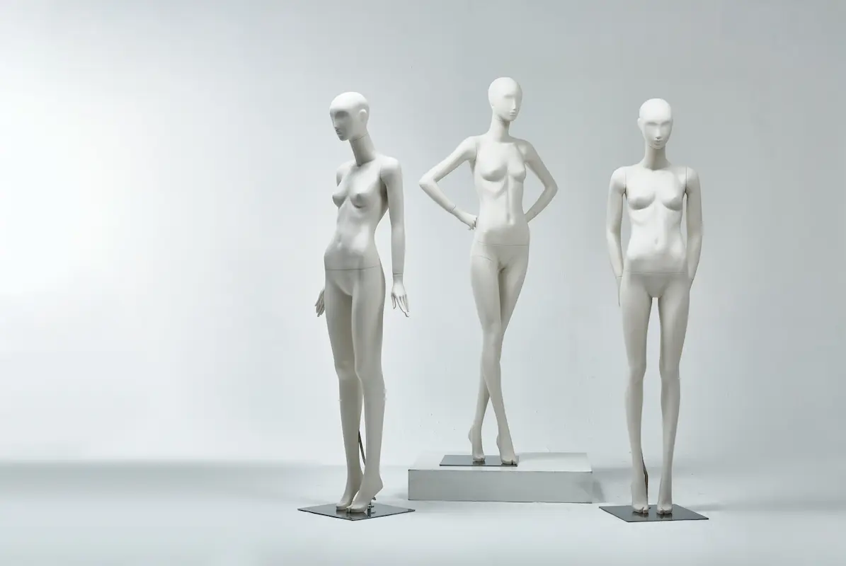 abc visual merchandising female clothes mannequin for sale in storefront window display richenmannequin (23)