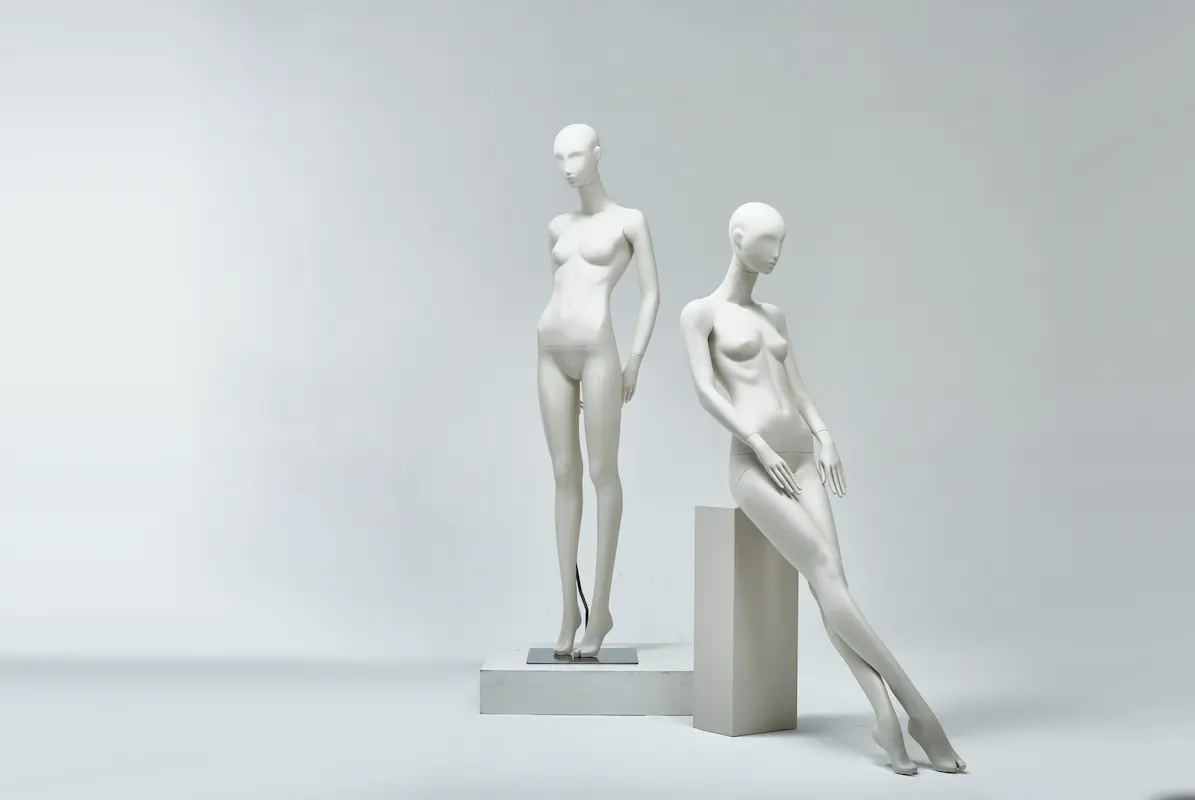 abc visual merchandising female clothes mannequin for sale in storefront window display richenmannequin (24)