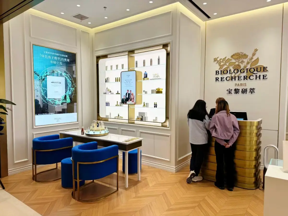 cosmetic retail store design makeup display stand perfume shop shelf rack interior decoration (1) cosmetic retail store design makeup display stand perfume shop shelf rack interior decoration (2)