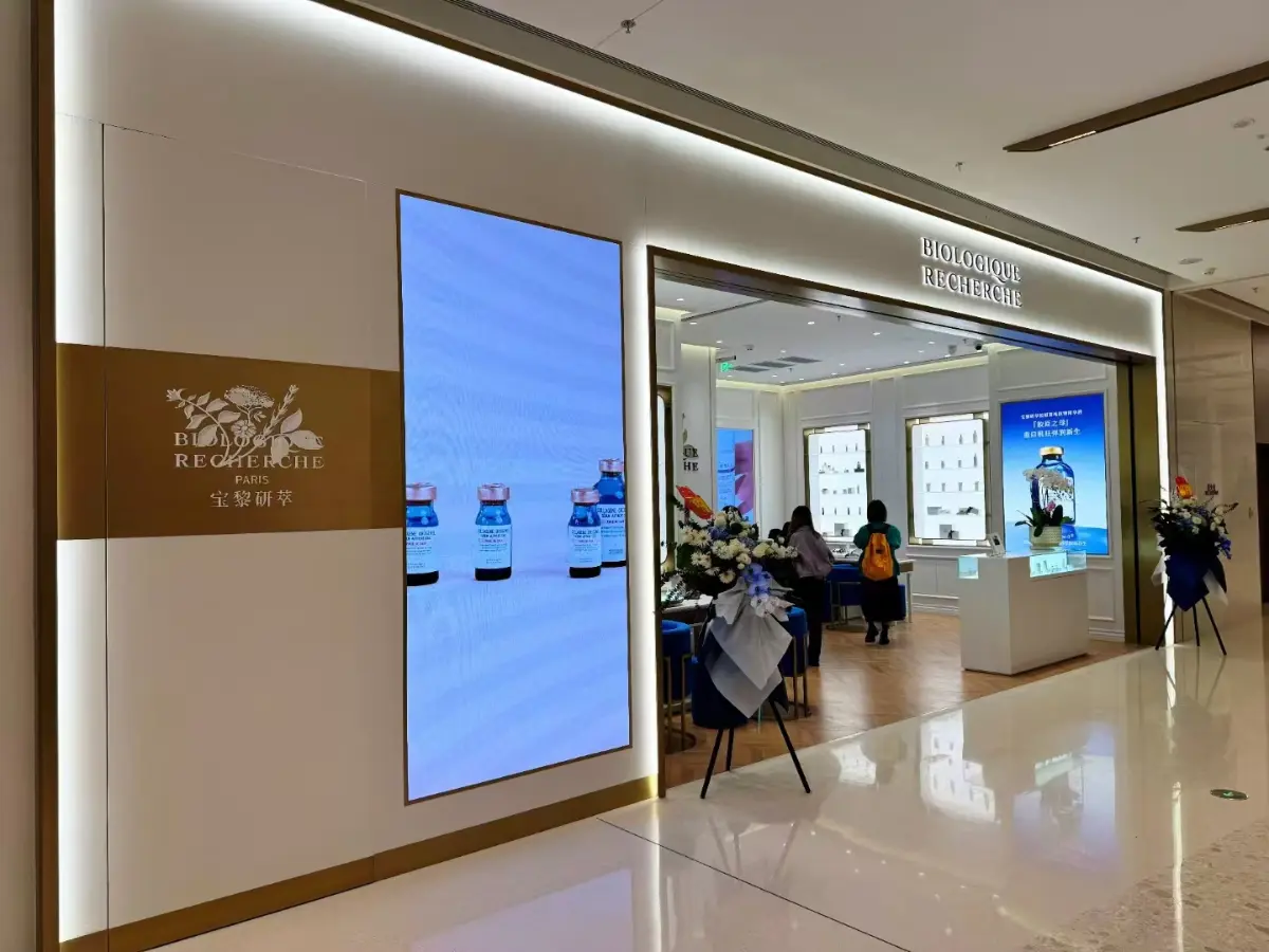 cosmetic retail store design makeup display stand perfume shop shelf rack interior decoration (6) cosmetic retail store design makeup display stand perfume shop shelf rack interior decoration (2)