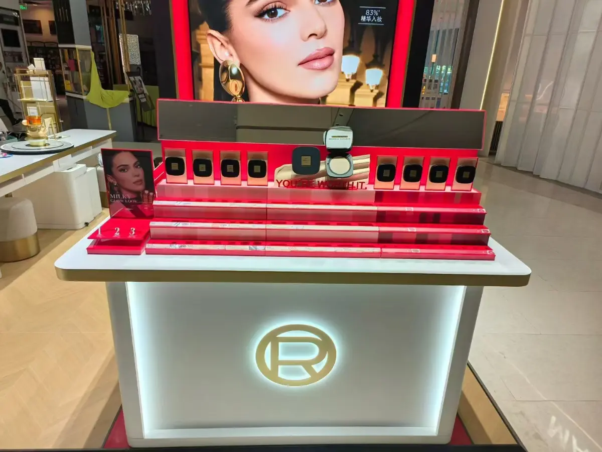 L'Oreal Cosmetic Store Fixtures Customization -Morshopfitting (1) L'Oreal Cosmetic Store Fixtures Customization -Morshopfitting (1)