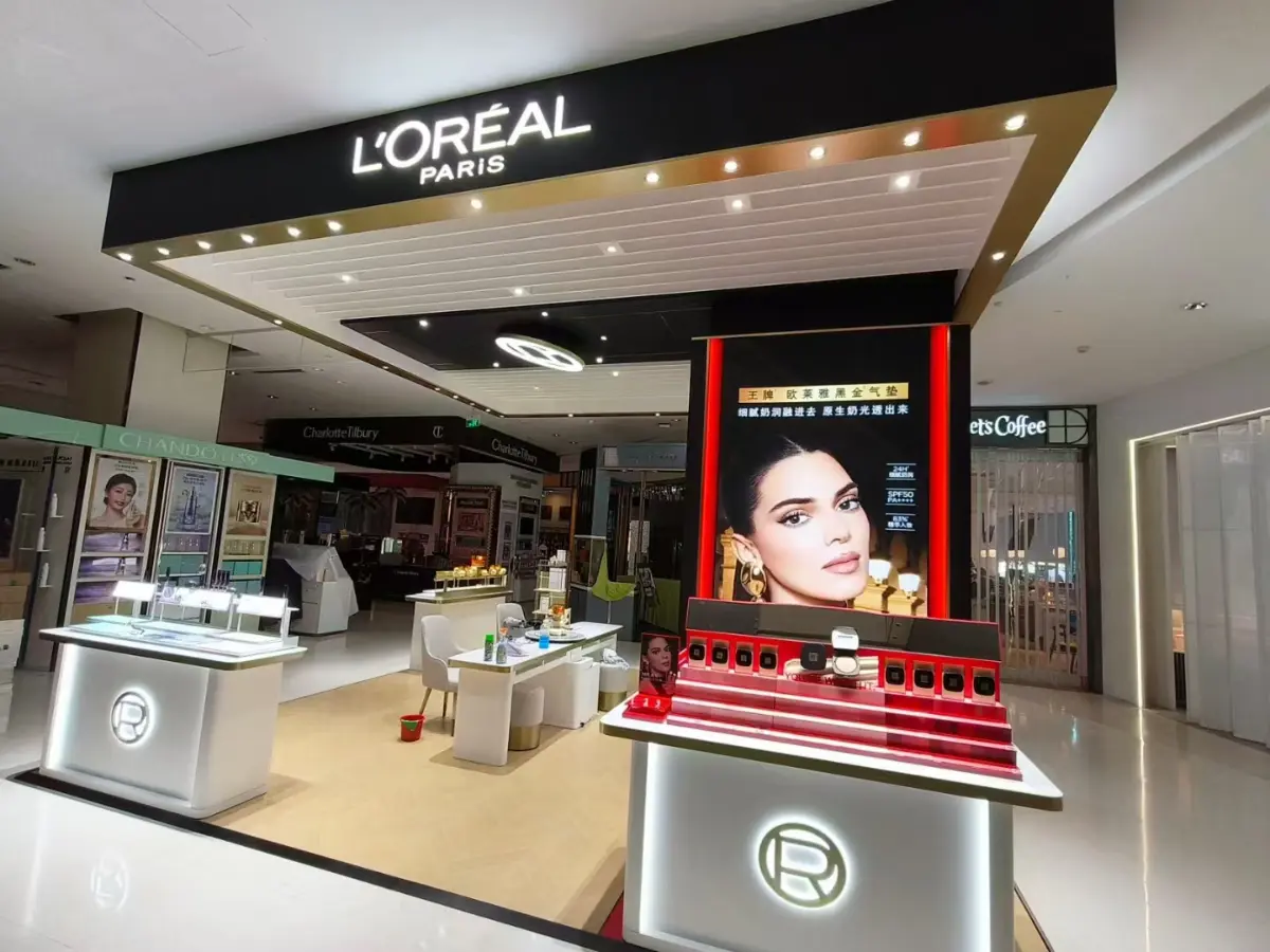 L'Oreal Cosmetic Store Fixtures Customization -Morshopfitting (4) L'Oreal Cosmetic Store Fixtures Customization -Morshopfitting (1)