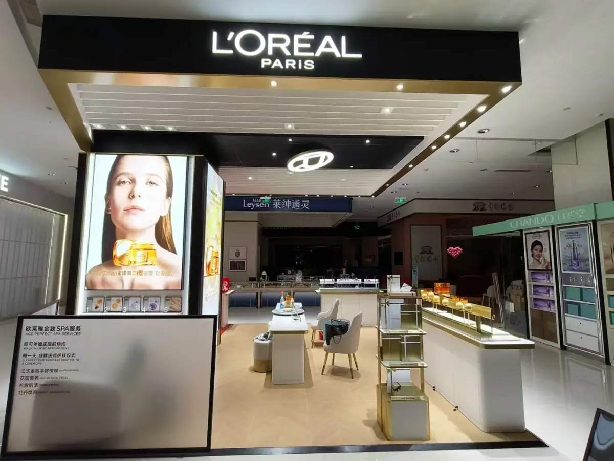 L'Oreal Cosmetic Store Fixtures Customization -Morshopfitting (5) L'Oreal Cosmetic Store Fixtures Customization -Morshopfitting (1)