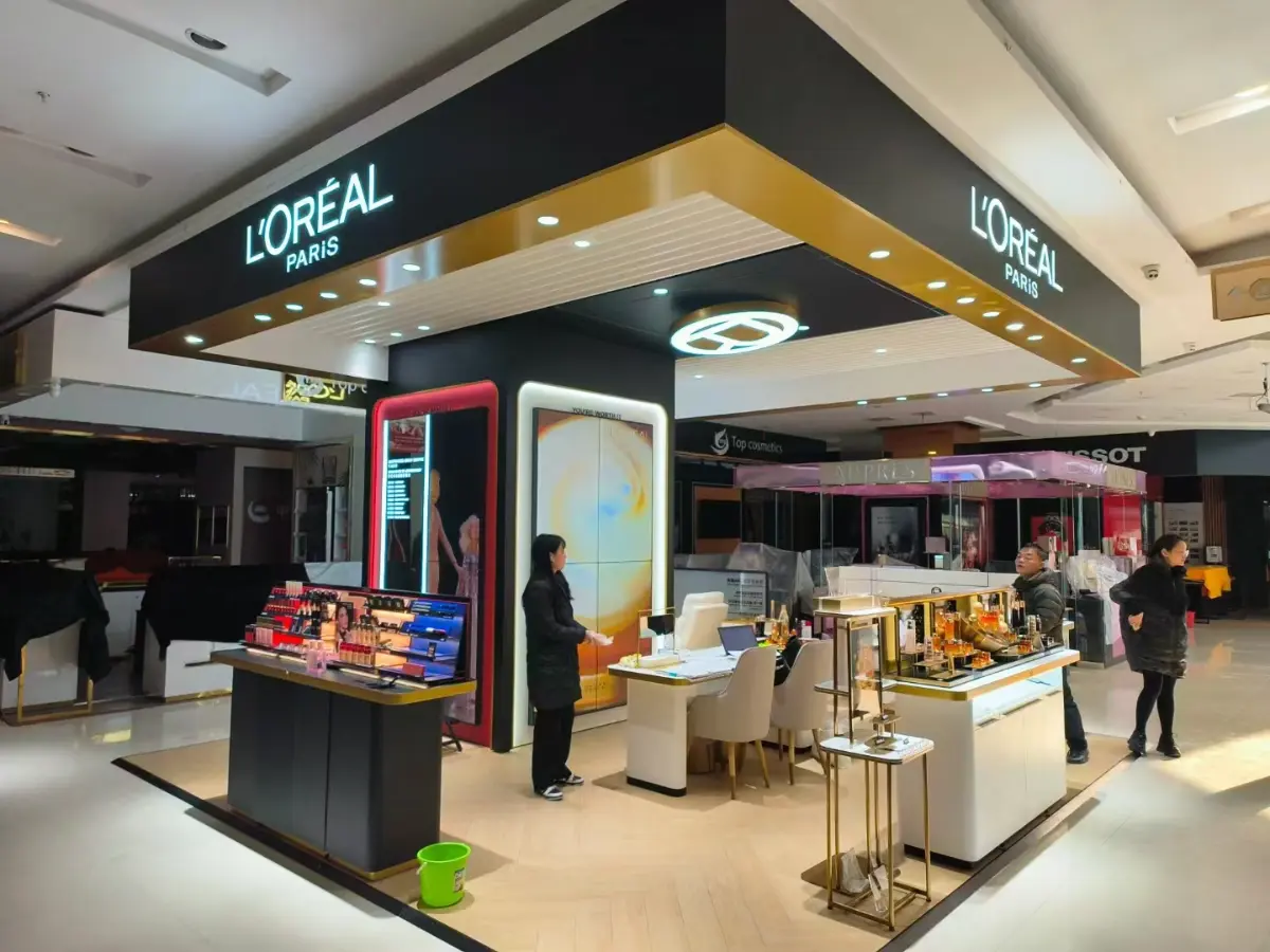 L'Oreal Cosmetic Store Fixtures Customization -Morshopfitting (9) L'Oreal Cosmetic Store Fixtures Customization -Morshopfitting (1)